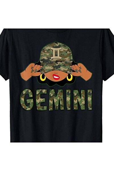 01THEONE تي شيرت Gemini Queen بقبعة مموهة وطبعة فتاة أفرو، قميص رجالي بياقة د...