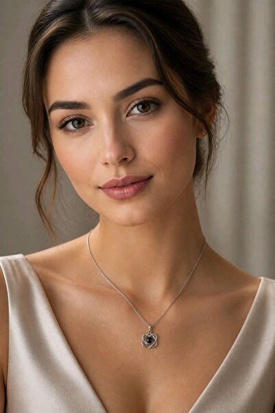 Monalisa Home Luxury Necklace with the Phrase I Love You in 100 Languages
