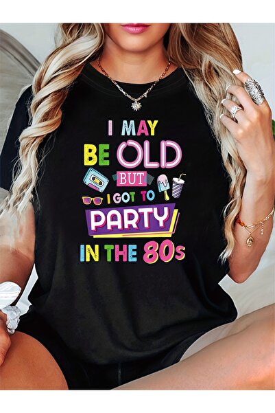 En22 تي شيرت بطباعة جرافيك بعبارة "MAY BE OLD BUT I GOT to PARTY"، قميص كاجوا...