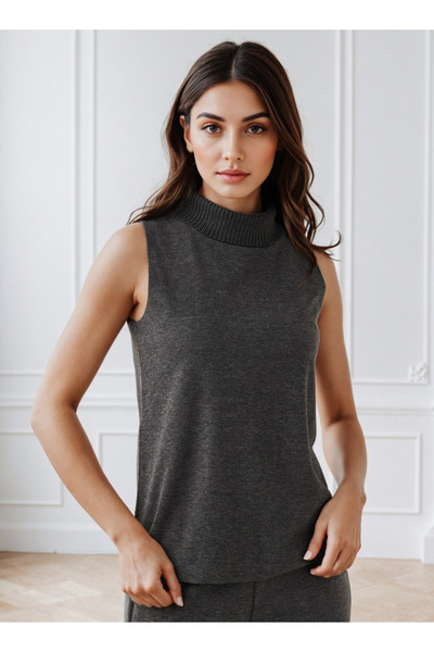 FAV SLEEVELESS TURTLNE NECK KNIT TOP
