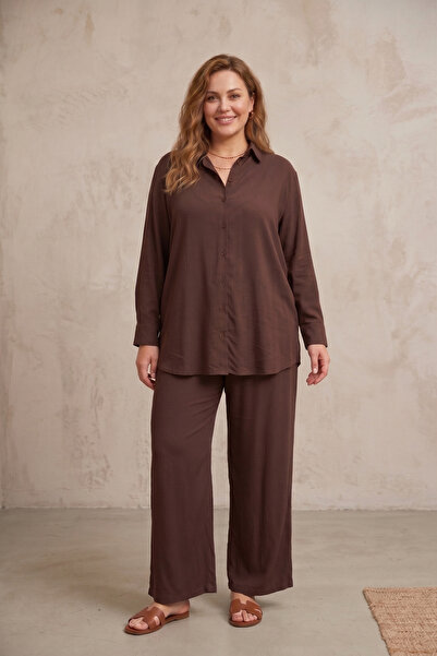 YXL COLLECTION قميص نسائي كبير الحجم بأزرار وأكمام طويلة مع بنطلون مطاطي عند ...