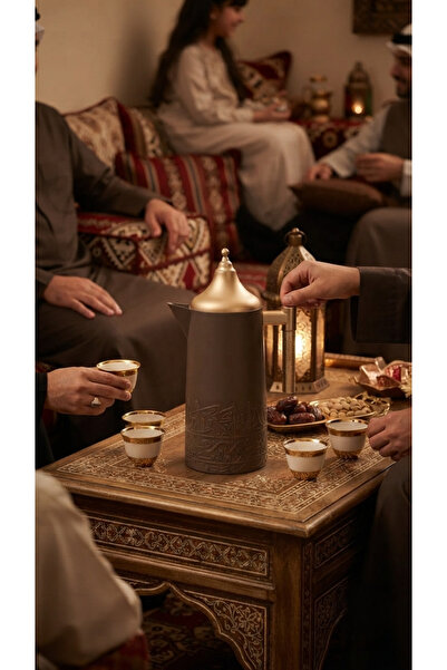 Gazella ترموس وقارورة فاخرة بتصميم خط عربي أنيق وغطاء ذهبي، سعة 1 لتر