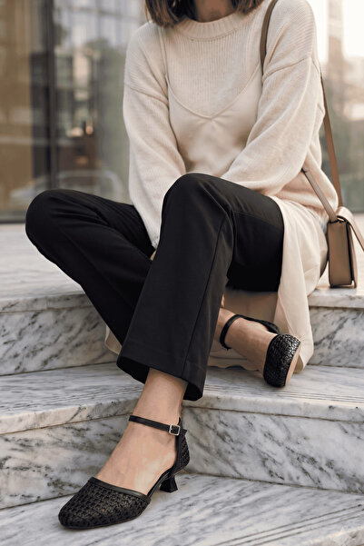 Mio Gusto Black Color Short Heeled Knitted Shoes