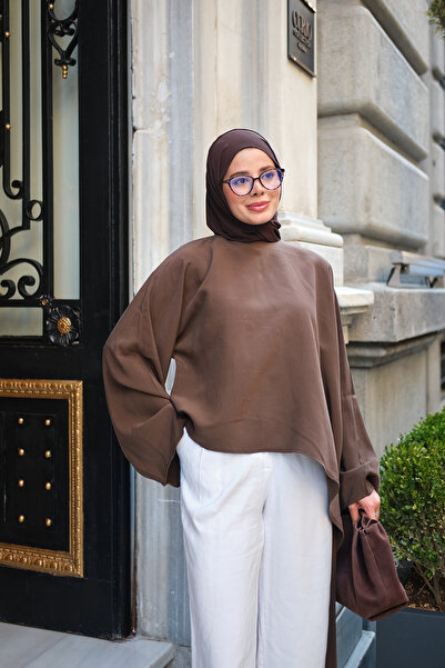 LOCCO بلوزة نسائية بأكمام طويلة وتفاصيل مميزة باللون البني