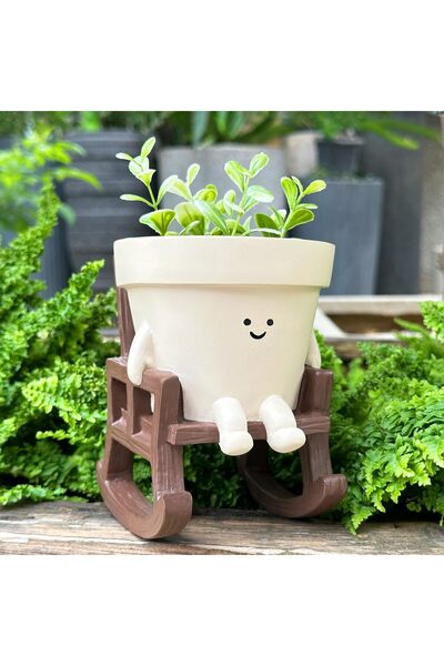 STARSTAR This smiley face-shaped flowerpot is a small and adorable resin plan...