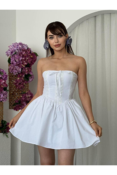 Clothes Fast فستان نسائي قصير أبيض بدون حمالات مزين بفيونكة وتفاصيل دانتيل