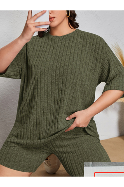 Take Two By Styli Plus Size Green Textured T-Shirt and Shorts Pyjama Set