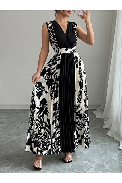 Take Two By Styli Black Floral Print Pleated A-Line Maxi Dress
