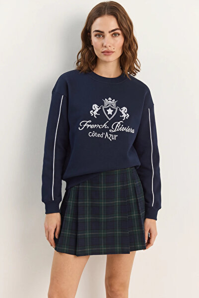Generic Brand Women's Crew Neck Embroidered Three-Thread Raised Navy Blue Swe...