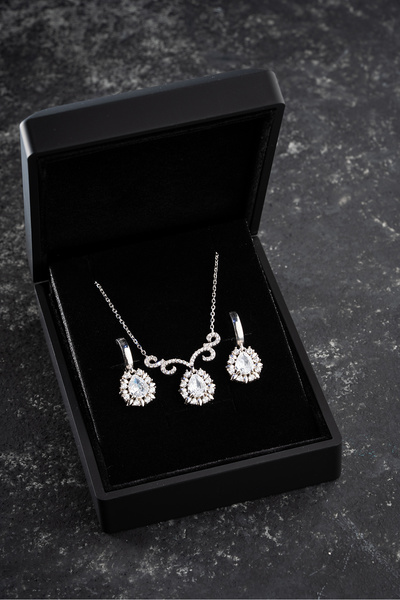 Silvano Jewelry 925 Ayar Gümüş Işıklı Kutuda Pırıltı Serisi Özel Tasarım Küpe...