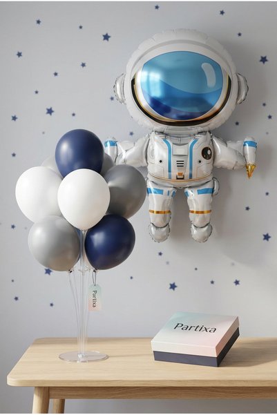 Büyük Astronot Balon Stand Seti | Şeffaf 7’li Stand + Büyük Astronot Folyo Balon 88×120 cm + 7 Lateks Balon