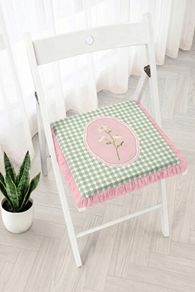 Realhomes Daisy Embroidered Oval Frame and Gingham Patterned Fringed Zippered...