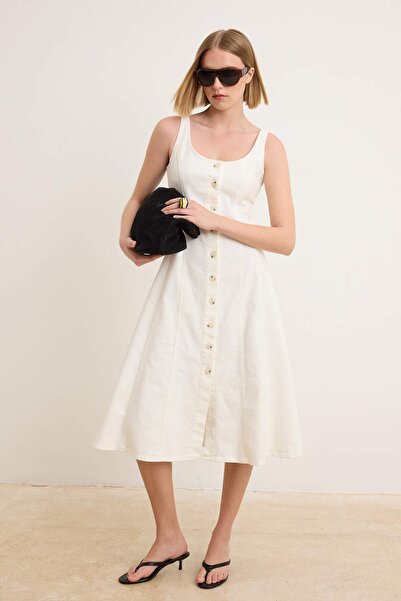 Συλλογή Trendyol Λευκό Άνετο Τζιν Φόρεμα Μίντι TWOSS26EL00660