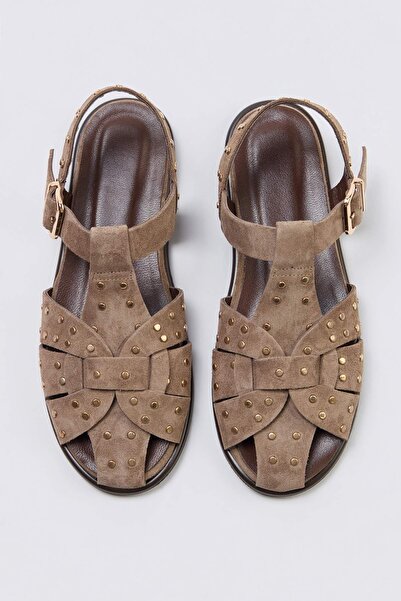 TRENDYOL SHOES صندل نسائي من جلد المنك الطبيعي مع تفاصيل تروك من جلد الغزال T...