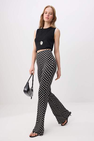 Trendyol Collection Pantaloni negri cu buline, cu picior larg, talie normală,...