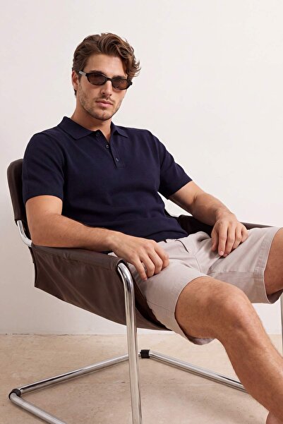 Trendyol Collection تي شيرت باللون الأزرق الداكن ذو قصة عادية/عادية من خيوط خ...