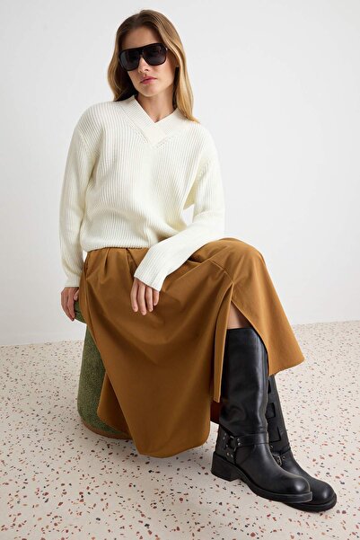 Trendyol Collection سترة تريكو مغلقة بياقة على شكل V من إكرو TWOAW27KZ00076