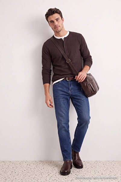 Trendyol Kollektion Marineblaue Herrenjeans mit normaler Passform TMNAW27JE00002