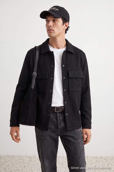 Trendyol Collection قميص/جاكيت أسود بقصة عادية وتفاصيل جيوب وياقة بولو TMNAW2...