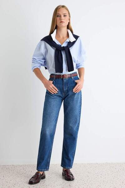 TRENDYOLMİLLA Mavi Yüksek Bel Mom %100 Pamuk Non-Stretch Jeans TWOSS23JE00085