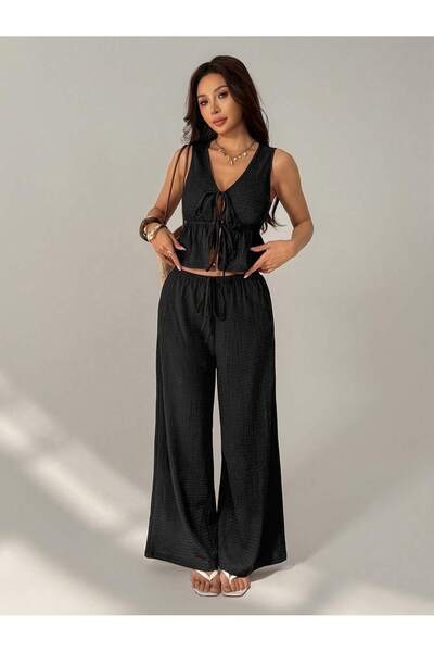 poswicon μαύρο γιλέκο με δέσιμο μπροστά και λεπτομέρειες, παντελόνι με φαρδιά...