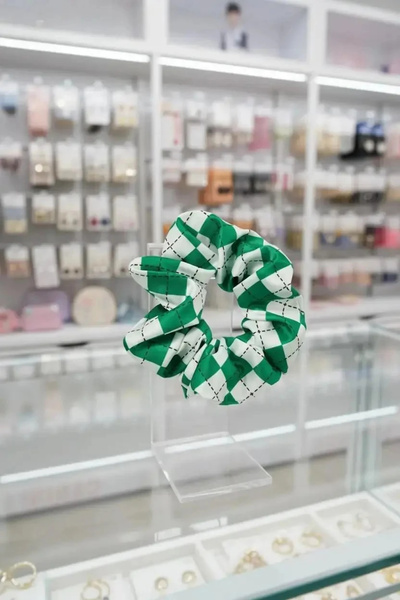 Miniso Harry Potter Lisanslı Slytherin Saç Lastiği – Yeşil ve Gümüş Desenli E...