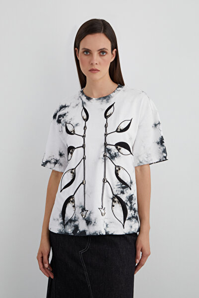 GİZİA İşlemeli Nakış Detaylı Batik Desen T-shirt