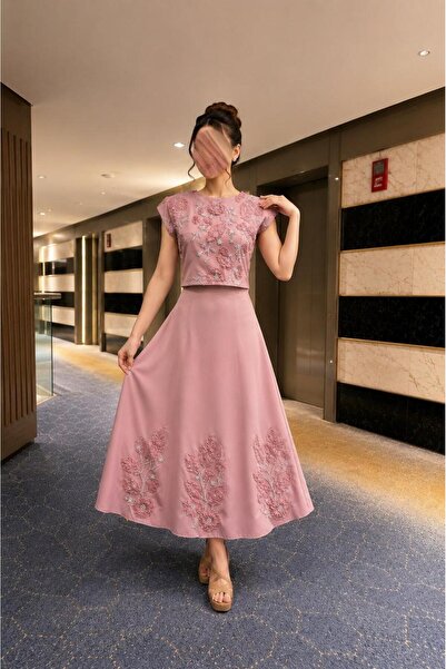 led style Embroidered Evening Gown Set with a Royal Midi Cut
