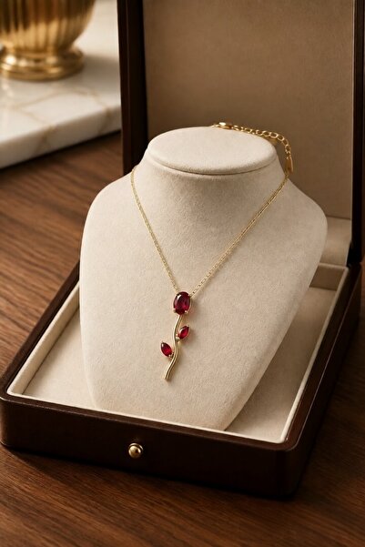 Gold Rose Sapphire Kolye - Kırmızı Taşlı Gül Tasarımı