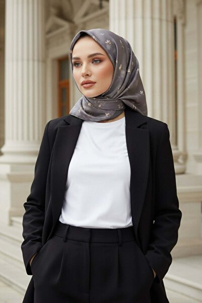 Vissona %100 Twill İpek Çiçek Desenli Gri Renkli 90x90 Eşarp Dikim Şekli : El...