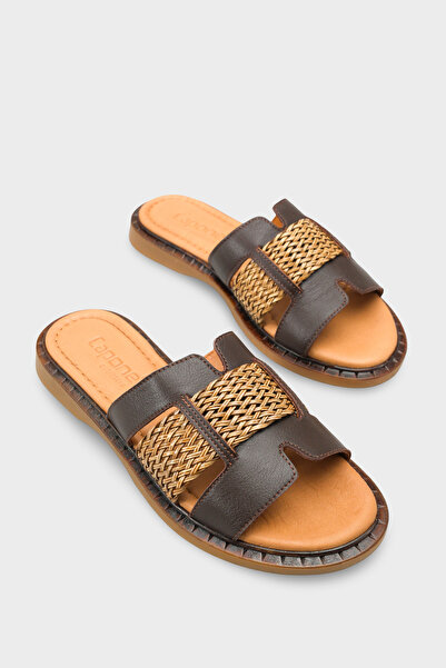 Capone Outfitters Γυναικείες παντόφλες Kayla από γνήσιο δέρμα με ψάθινη επένδ...