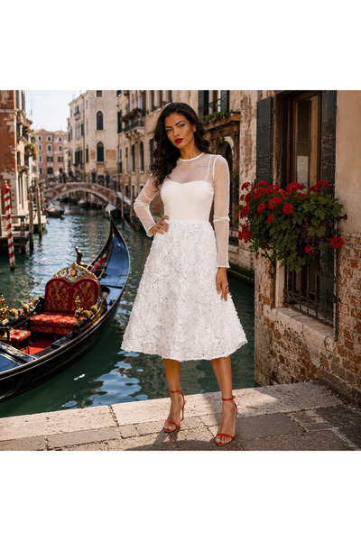 Betty M Rochie de ocazie alba midi baby doll din tulle cu trandafirasi in relief