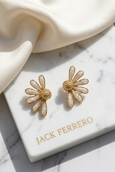 Jack Ferrero Daisy Gold Detaylı Papatya Formlu Çelik Kadın Küpe