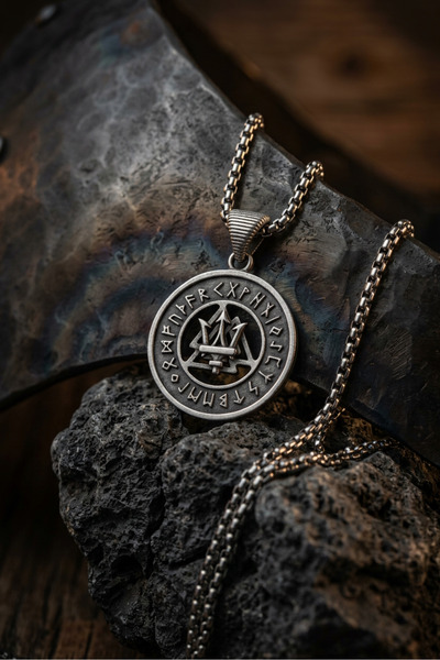 Begondio Viking Run with Spear Handcrafted Stainless Steel Chain Men's Necklace