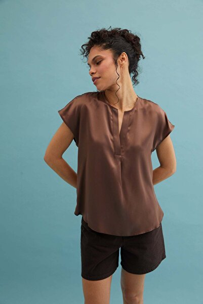 Silk and Cashmere Kahverengi Monica Saf İpek V Yaka Kısa Kollu Bluz