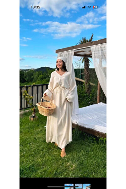 Ediva wears Bohem Müslin Elbise Bej