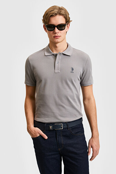 U.S. Polo Assn. تي شيرت رجالي ذو قصة ضيقة وياقة بولو باللون الرمادي الأساسي 5...