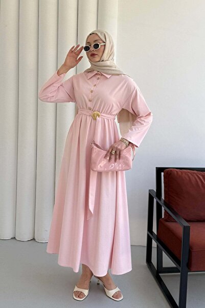 Modaensarbutik Yarım Düğmeli Kemer Broş Detaylı Tesettür Elbise-PEMBE