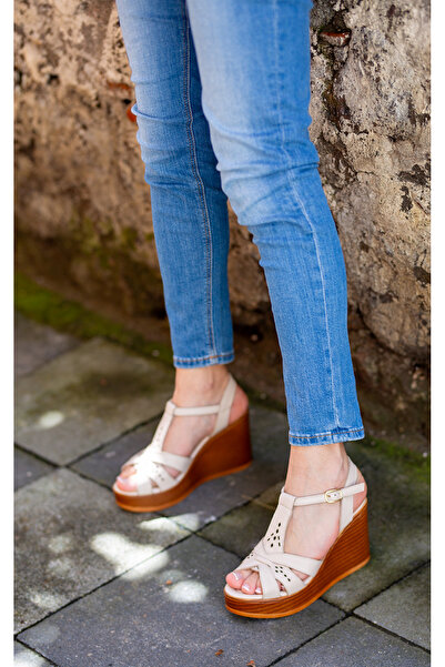 Venüs 2310814 EREN SHOES&BAG صندل نسائي بكعب عريض وحزام للكاحل من الجلد الطبي...