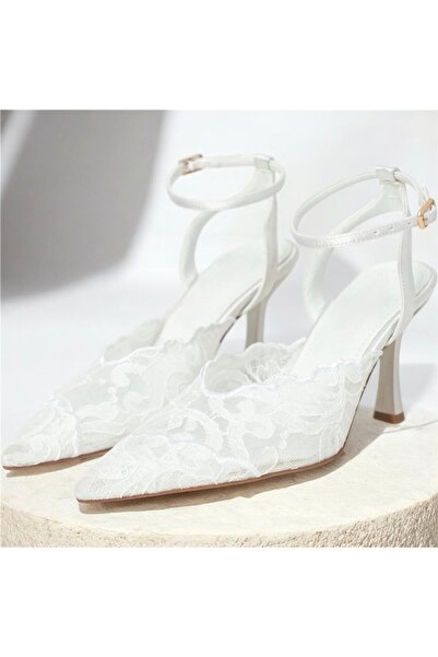 runa shoes Λεπτομέρεια από κέντημα δαντέλας, μυτερά ψηλοτάκουνα παπούτσια με ...
