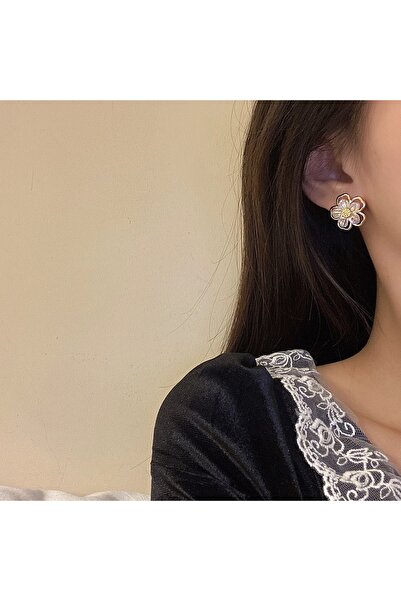 Glamluxe Kadın Gold Çerçeveli Sedefli Beyaz Çiçek Küpe Minimalist Şık Tasarım