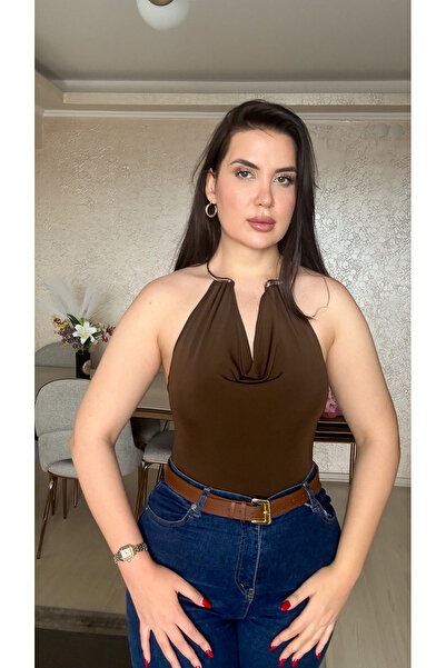 HALTER YAKA AKSESUAR DETAYLI BLUZ