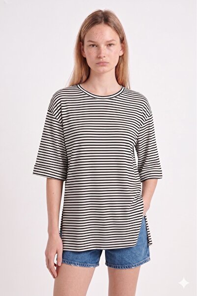MOVİMENT Tricou alb cu dungi negre, cu mâneci duble și fante laterale, mărime...