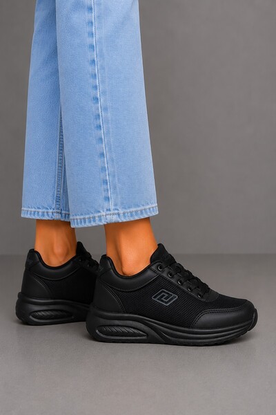 Bluefeet حذاء رياضي نسائي من Prl Black Anorak