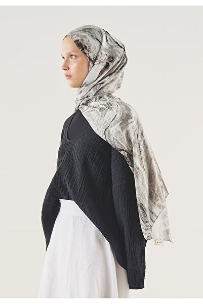 Freshscarfs Black Soft Lines Pattern Soft Viscose Shawl