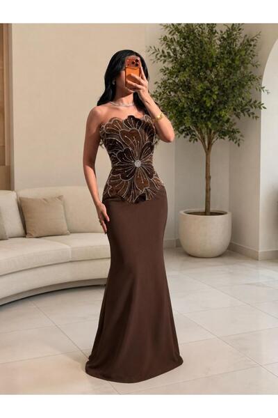 Mar style Luxurious Floral Embroidery Gown with Long Skirt