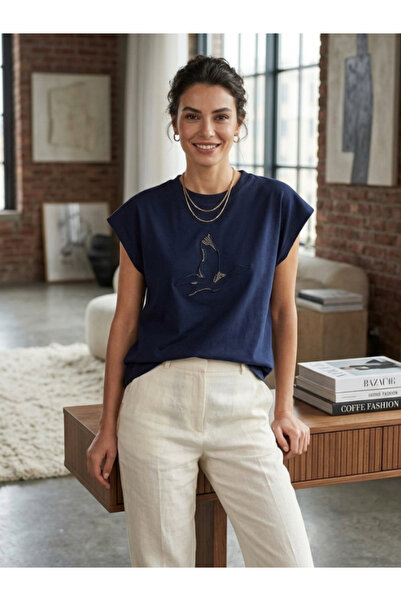 GM Kadın %100 Pamuk Slim-Fit Taş Detaylı Kısa Kollu T-Shirt