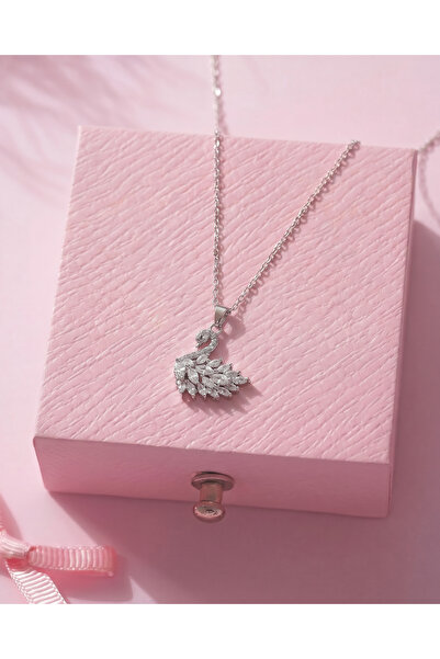 Gleemy accesories قلادة البجعة الأنيقة ذات اللون الفضي مع حجر الزركون اللامع