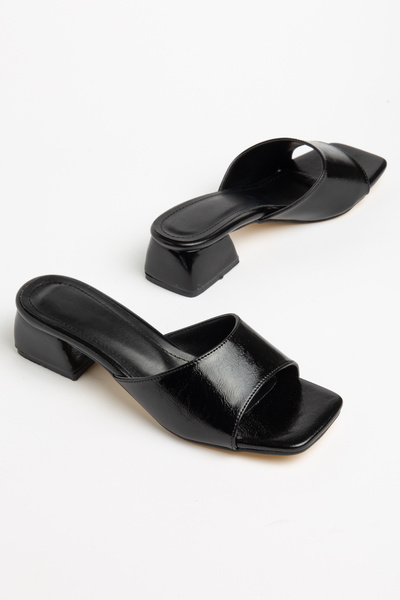 YUUN River Band-Strapped Thick-Heeled Slippers