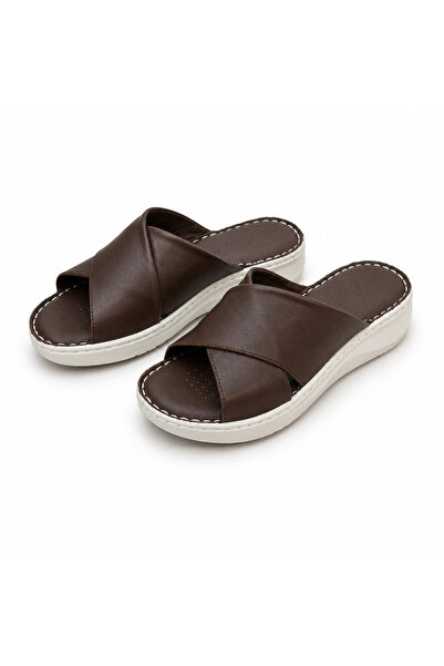 PATRON SHOES نعال نسائية من الجلد الطبيعي بحزام متقاطع، تصميم أنيق ومريح للاس...